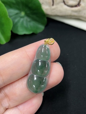 F46584680 翡翠福豆挂件 18K金 货品总重约2.2克