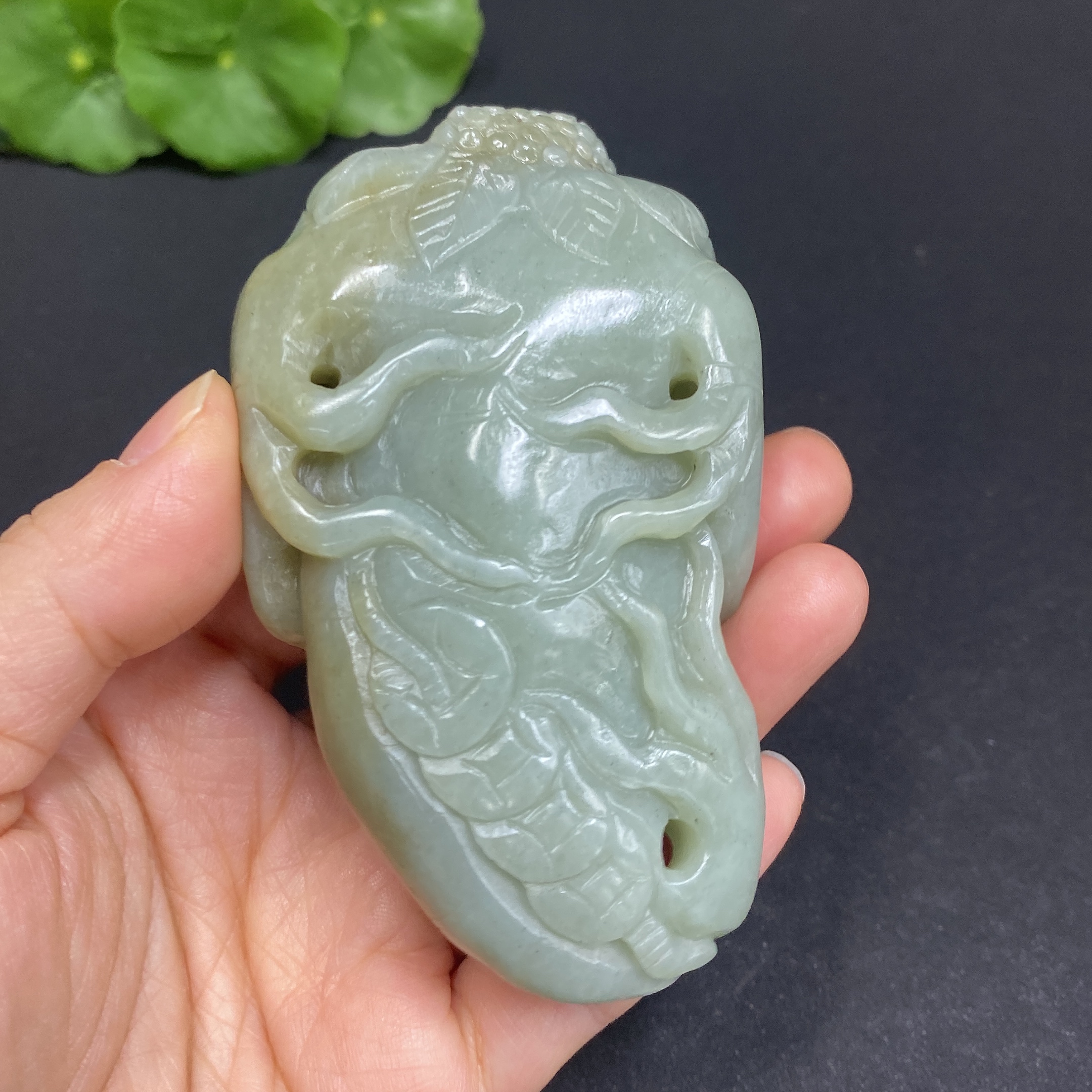 H32703764 Hetian Jade Handheld Carving Ginseng Total Weight: Approx. 171.3g
