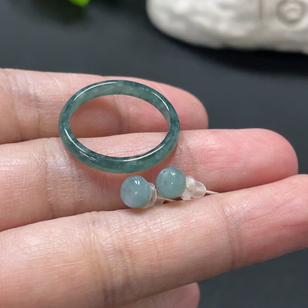 F33910047 Jadeite Ear Stud + Ring Non Gold Inlay Size 17