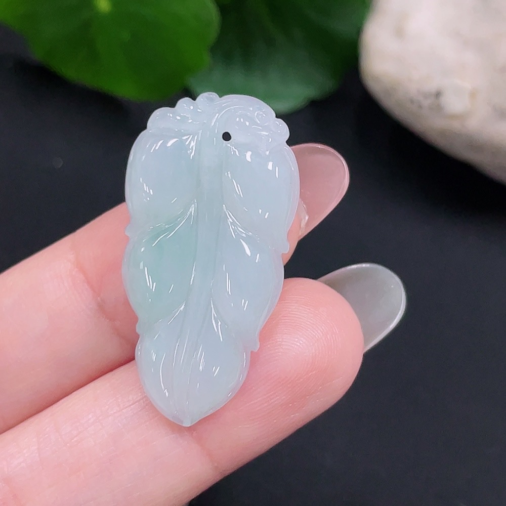 F29360928 Jadeite Pendant Leaf Total Weight Approx. 4.43g