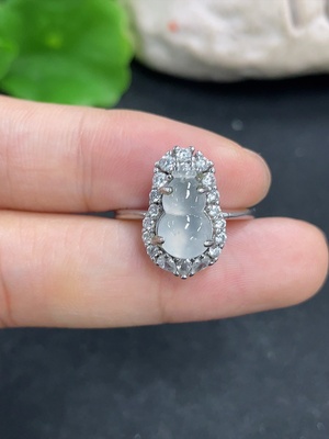 F47637481 翡翠葫芦镶嵌戒指 非金 活口 货品总重约3.58克