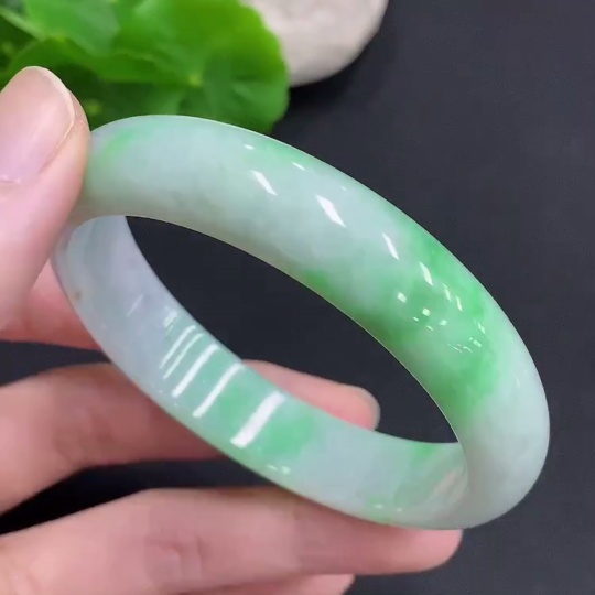 F33832033 Jadeite Regular Bangle (Total Weight: Approx. 50g, Inner Diameter: 57)
