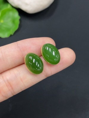 H28284774 Hetian Jade Inlaid Earrings with 18k Gold Posts, Main Body Gold Content 74%, Total Weight Approx. 3.1g (including ear stoppers)