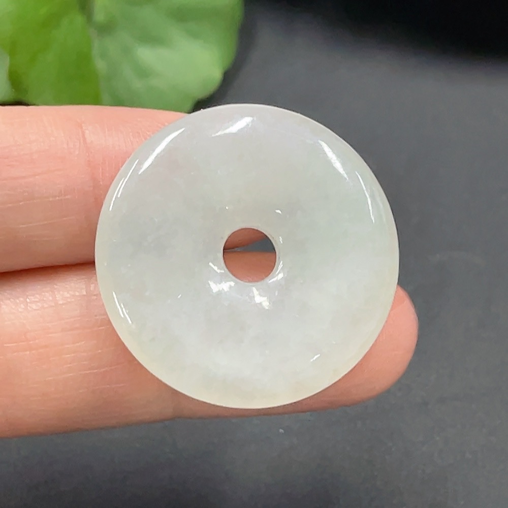 F19148079 Jadeite Peace Knot Total Weight 8.082g