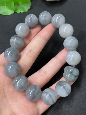 H46574304 和田玉手串  卡15.6mm左右   货品总重约95.5g