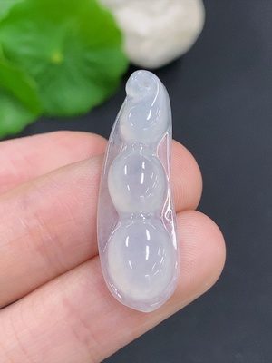 F46602972 翡翠福豆挂件 货品总重约3.3克