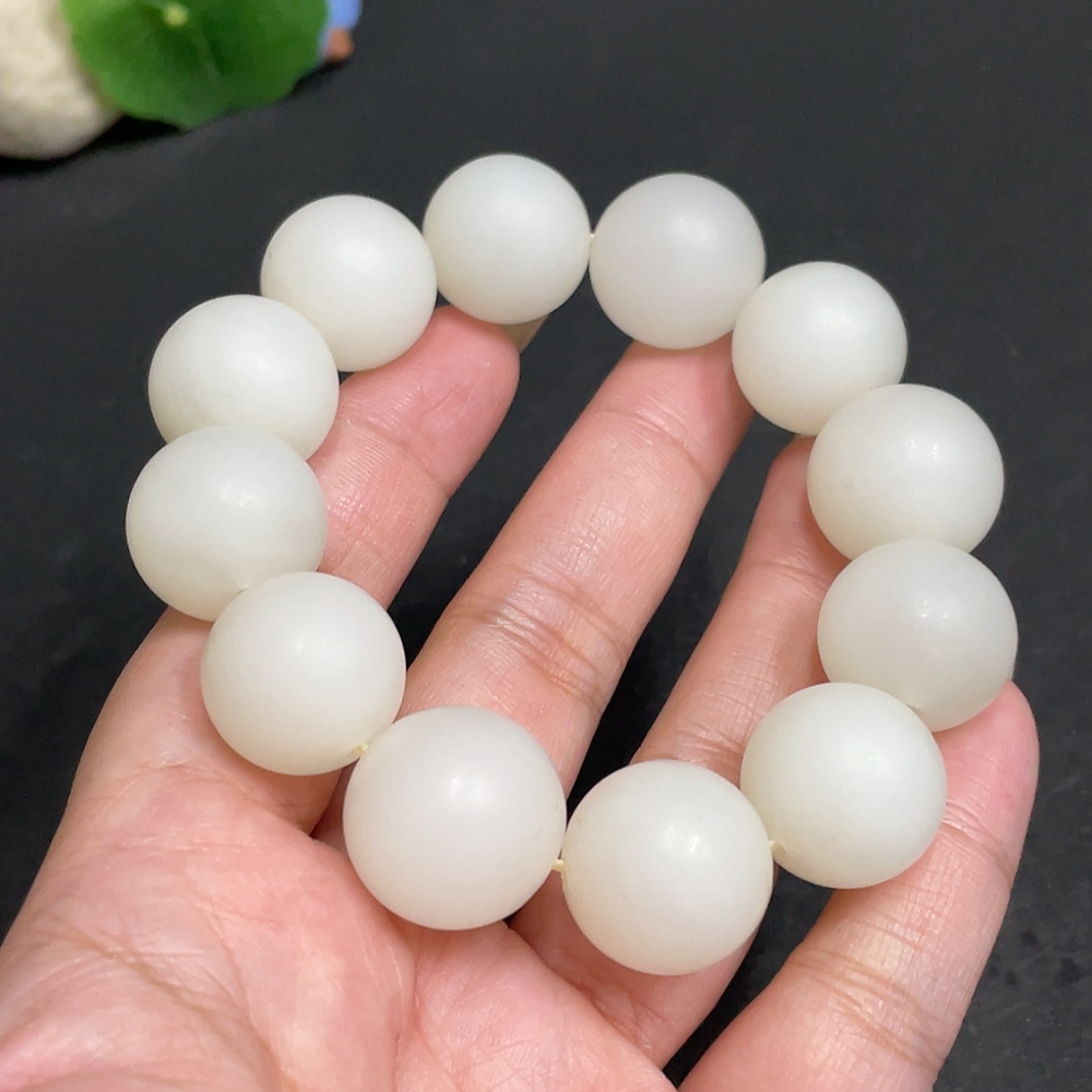 H29398656 Hetian Jade Bracelet, Approx. 17.5 mm Beads, Total Weight Approx. 104.2g
