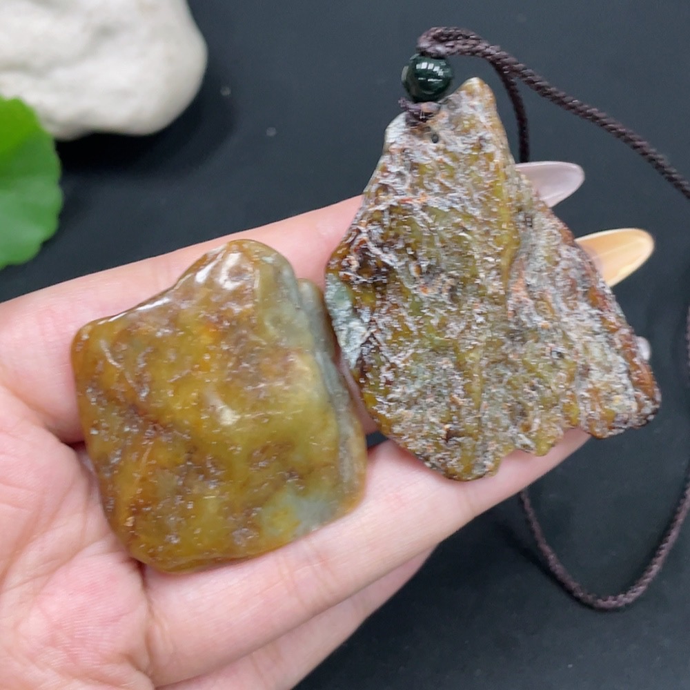 H30491465 Hetian Jade Pendant  Undetermined skin color origin  Contains other mineral components  Total weight (including rope): approx. 47.2g