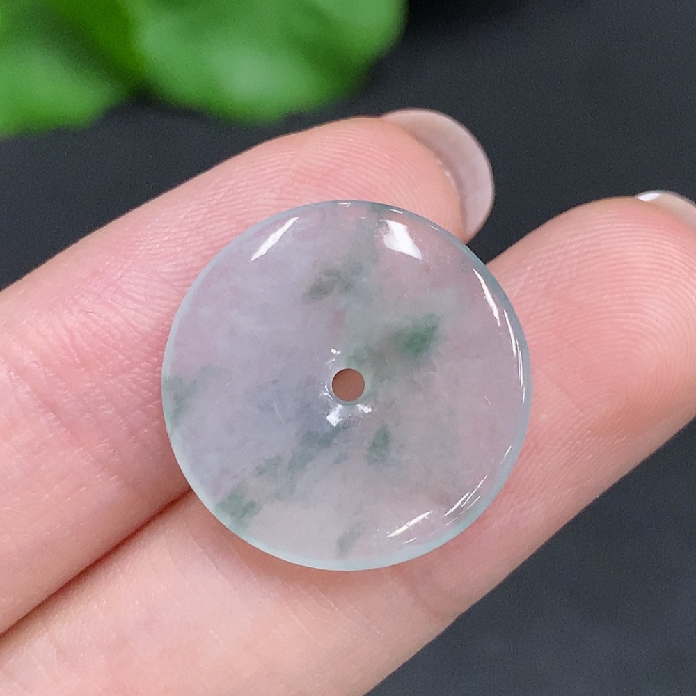 F34003742 Jadeite Peace Knot, Total Weight Approximately 2g