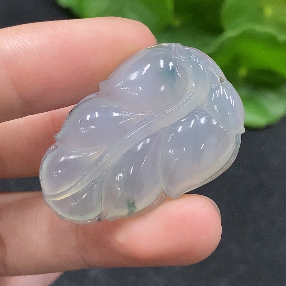 F33946963 Jadeite Leaf Pendant Total Weight Approx. 9.38g