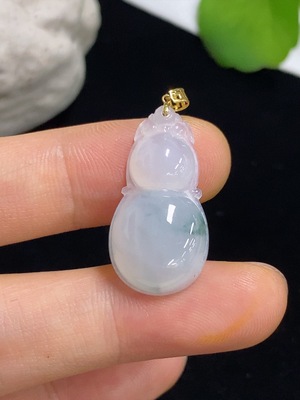 F42977459 翡翠葫芦挂件 18k 货品总重约2.93克