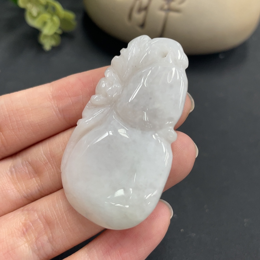 F10123408 Jadeite Pendant Gourd