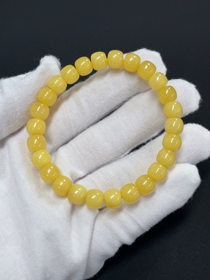 C46539657 琥珀蜜蜡手串  货品总重约7.94克 卡8.1mm左右