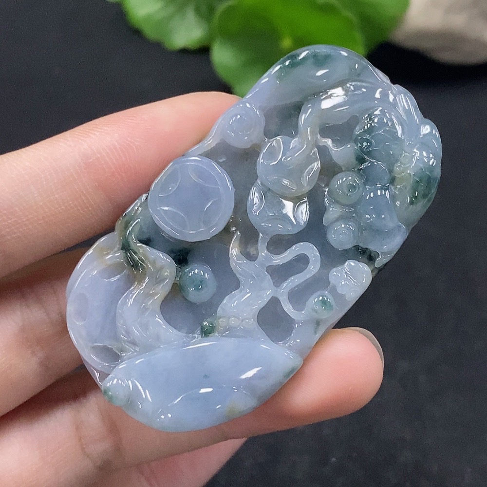 F34028881 Jadeite Fish Pendant Symbolizing Annual Abundance