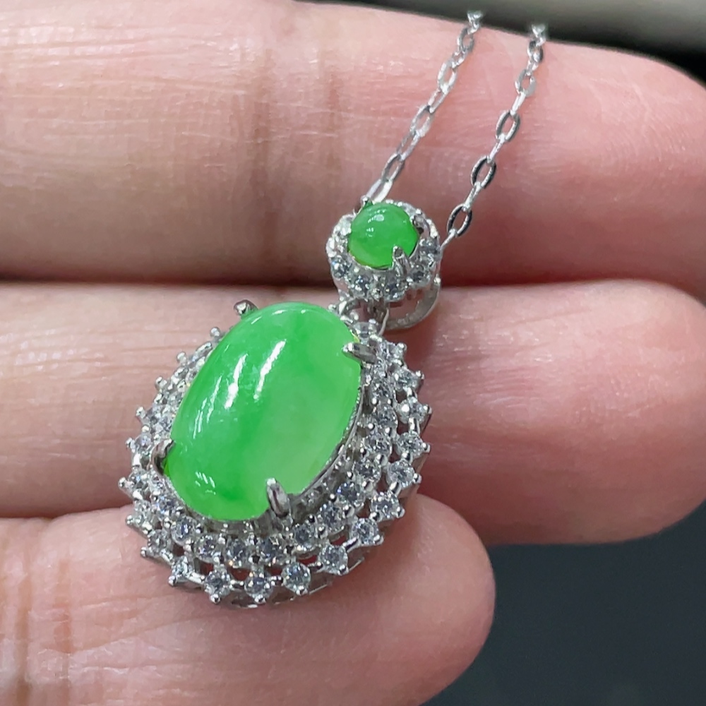 F35080252 Jadeite cabochon inlaid pendant, non-gold setting, total weight approx. 3.42g