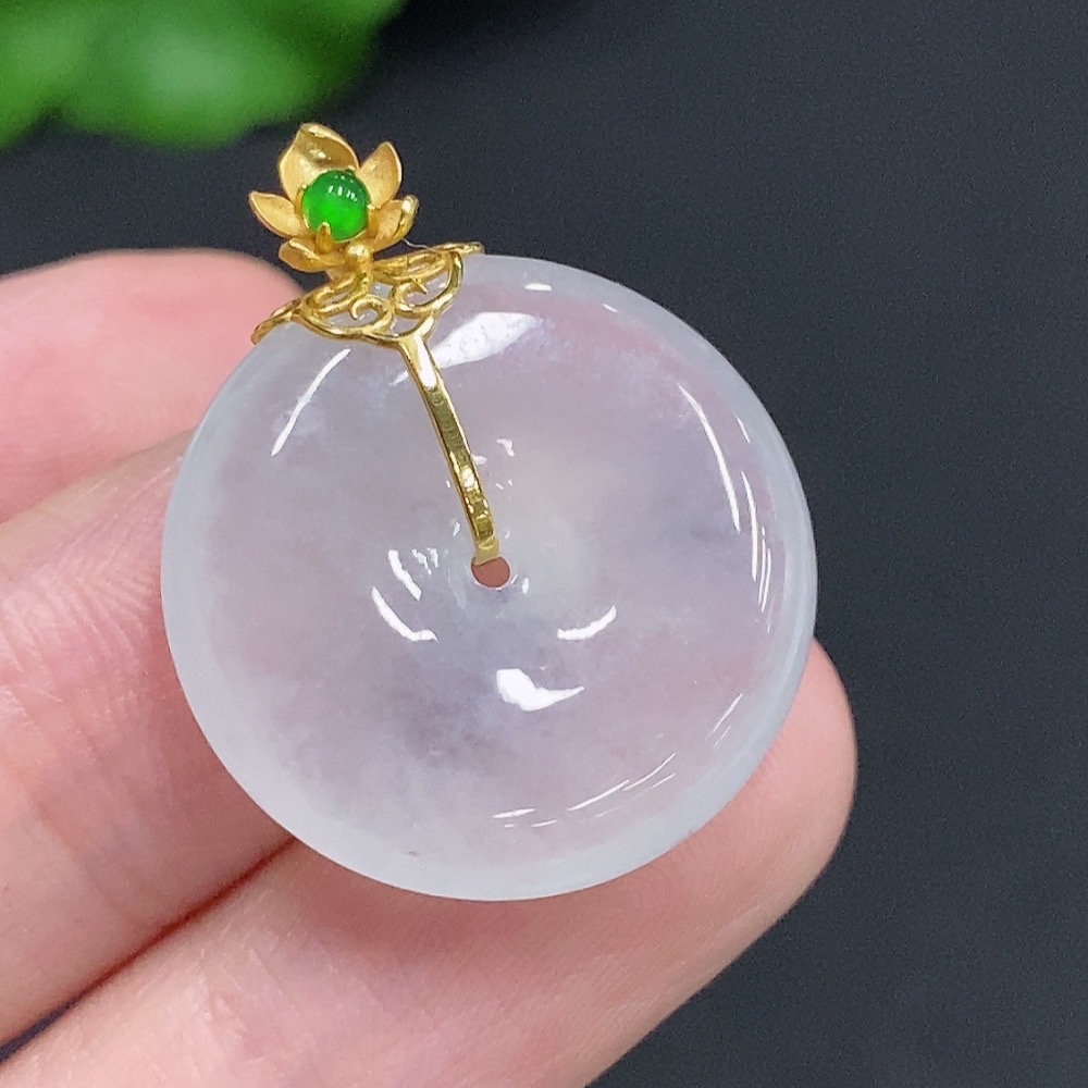 F30554926 Jadeite Safety Pendant with 18K Gold Clasp, Total Weight Approx. 5.56g