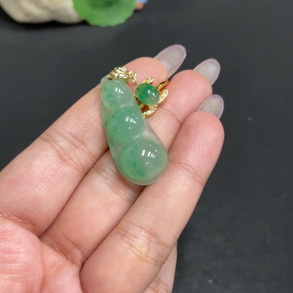 H34972491 African Emerald (Dulong Jade)