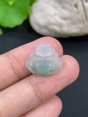 F46598721 翡翠挂件         货品总重约1.9g