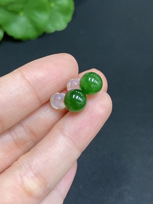 H34014541 Hetian Jade Bead Earrings approx. 7.8mm 18k Gold Total Weight (including ear stoppers) approx. 1.7g