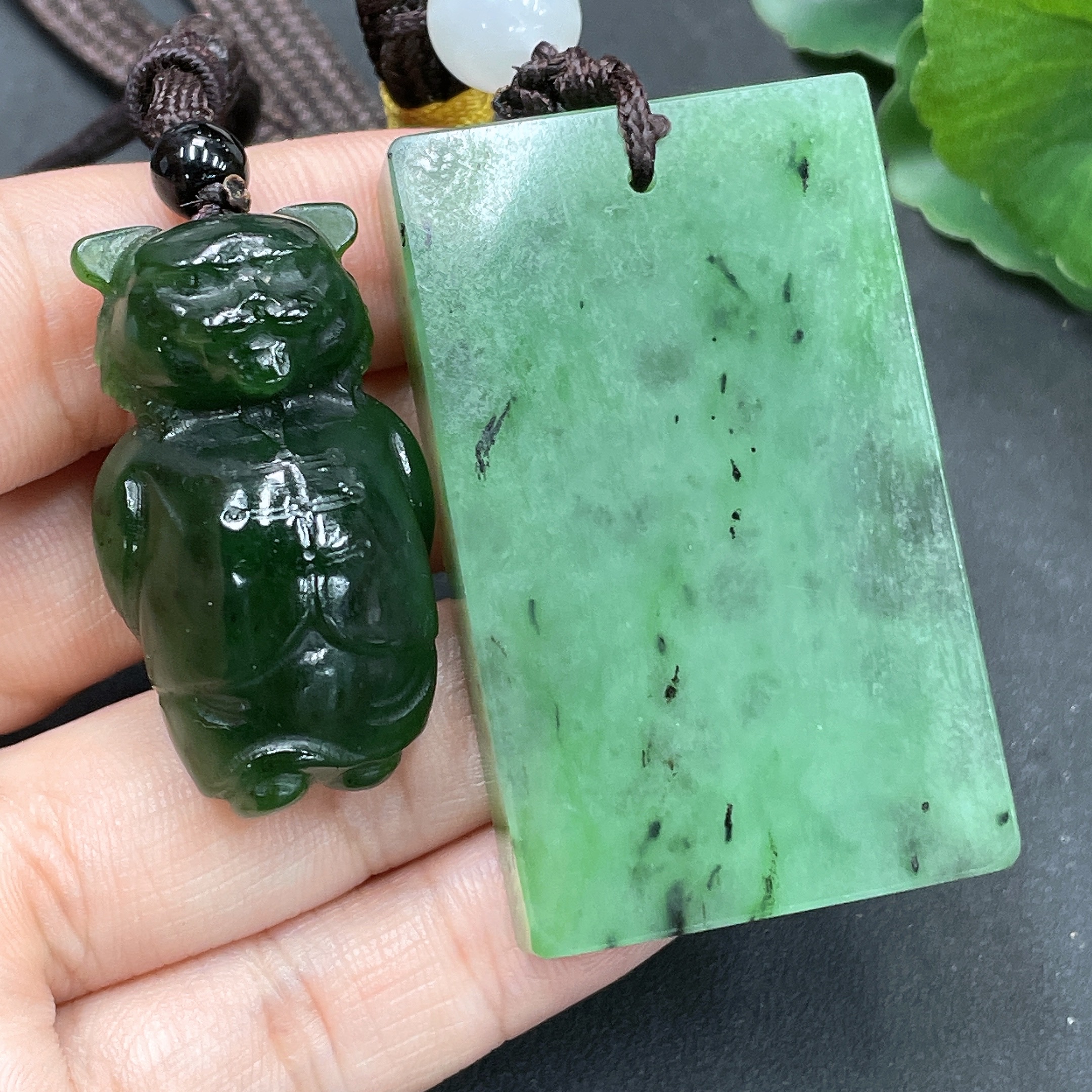 H17879450 Hetian Jade Pendant - Plain Pendant with Tiger, Total Weight Approx. 67.4g (incl. Cord)