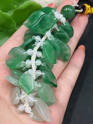 H35085563 African Emerald (Dulong Jade) Handheld Ornament