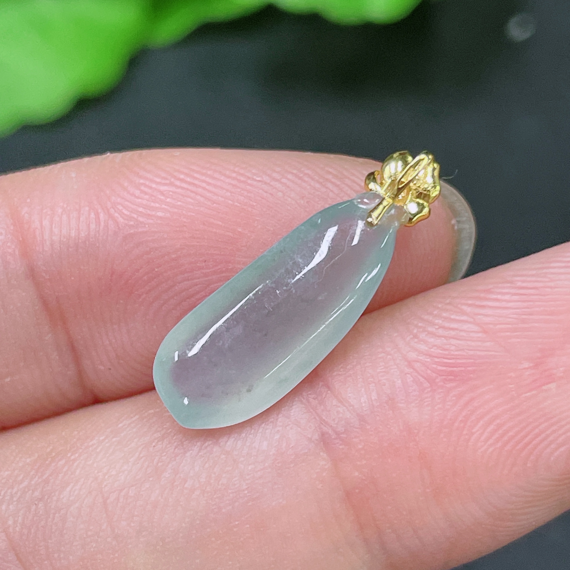 F33943836 Jadeewelry Jadeiteetite Fortunate Melon Pendant with 18K Gold Clasp, Total Weight Approximately 0.7g