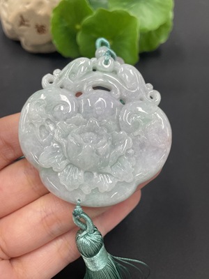 F06823916 JadeitePendant 'Flowers Blooming and Wealth Flourishing'