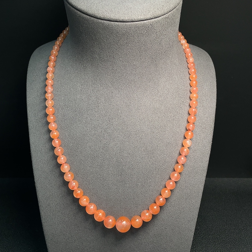 C30445409 Red Agate Necklace with Visible Organic Inclusions, Non-Gold, Total Weight Approx. 36.97g, Size Range 4.1-12.3mm