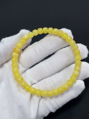 C46539653 琥珀蜜蜡手串  货品总重约5.73克 卡6.5mm左右