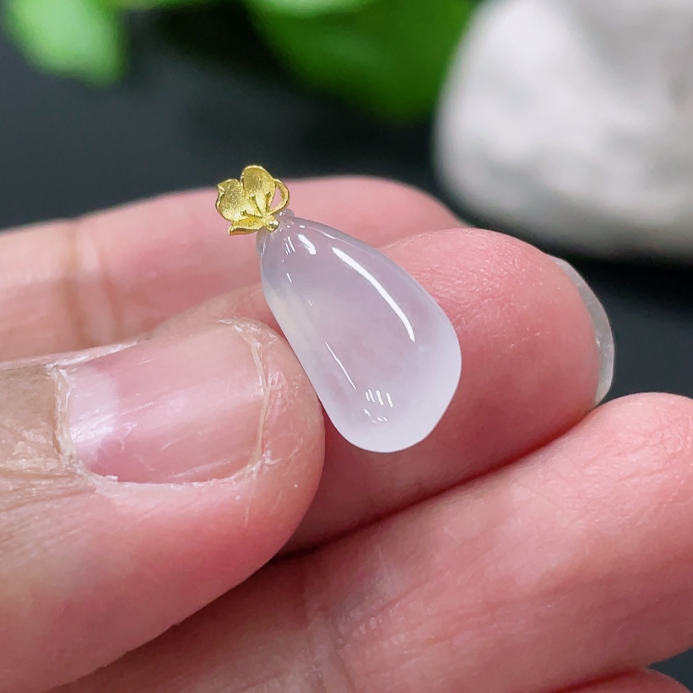 F33935580 Jadeite Auspicious Melon Pendant with 18K Gold Clasp, Total Weight Approx. 0.75g