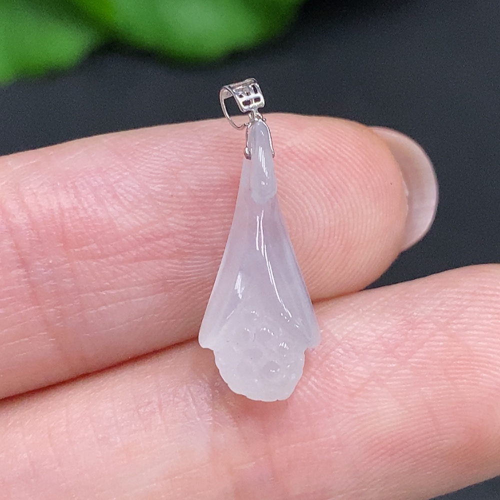 F34002641 Jadeite Magnolia Pendant with 18K Gold Clasp, Total Weight Approx. 0.8g