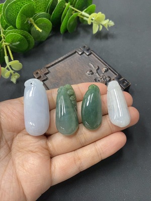 F08140460 Jadeite Blessed Melon Pendants Sell as a Lot