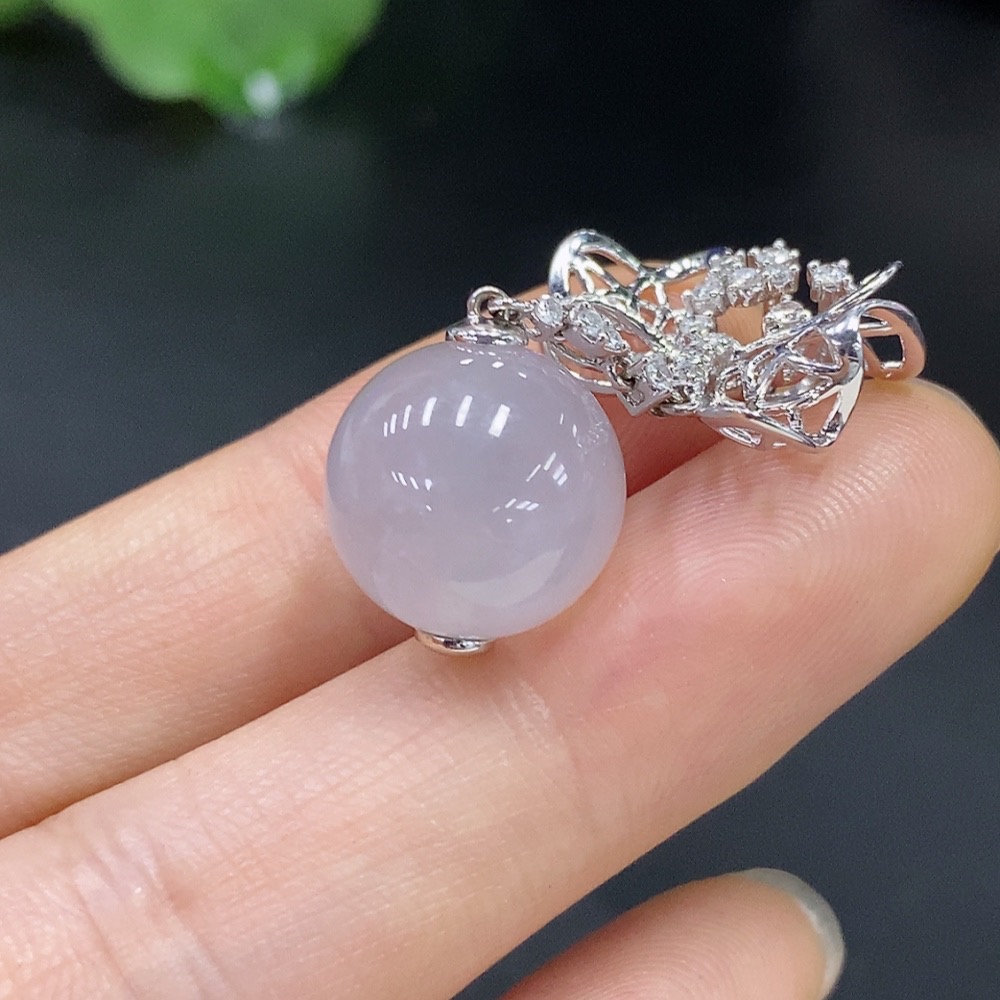 F25880788 Jadeite inlaid pendant 18k, total weight approx. 6.05g