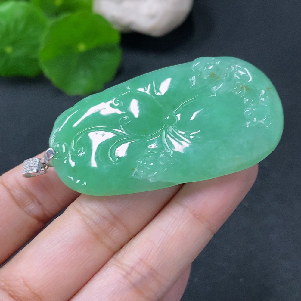 F32733002 Jadeite Pendant Lotus Leaf with 18k Gold and Diamond Accent, Total Weight Approx. 17.5g