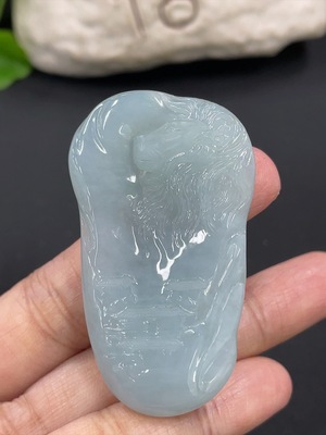 F42952832 翡翠石狮挂件 货品总重约23.9g