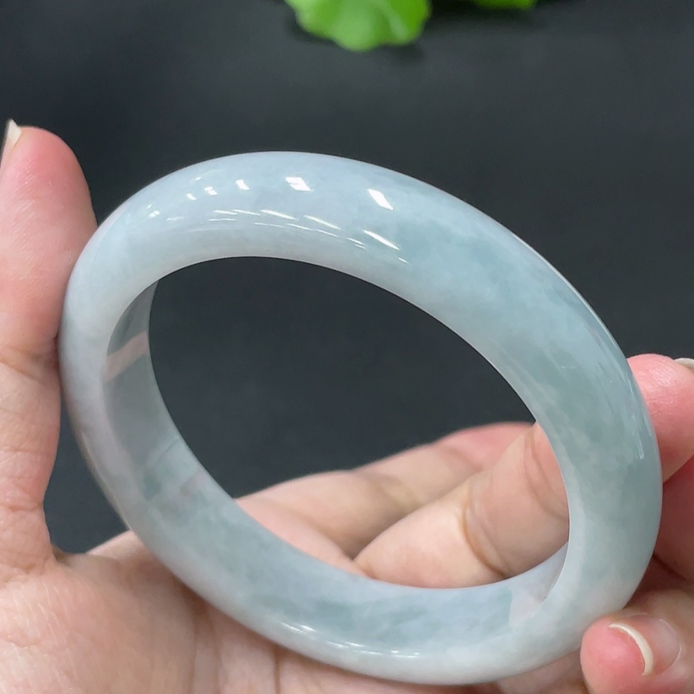F21377117 Jadeite Round Bangle Size 58.1 Total Weight 63.745g