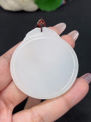 H46488199 和田玉挂件 仿古牌 货品总重约【含绳】33g
