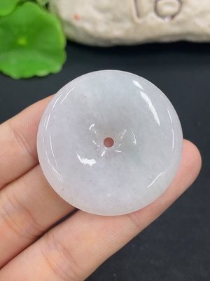 F46562129 翡翠挂件   平安扣       货品总重约21.2g