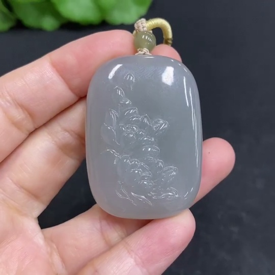 H33903998 Hetian Jade Pendant  Flourishing Flowers Symbolizing Wealth and Prosperity