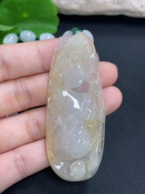 F46562794 翡翠马牌挂件 货品总重约84.9克（含绳重）