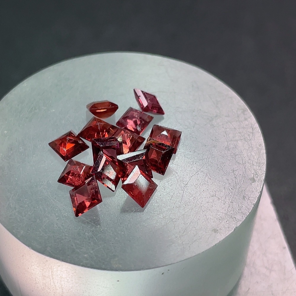 C34950122 Garnet Loose Stones Total Weight Approx.6.44ct Sell as a Lot