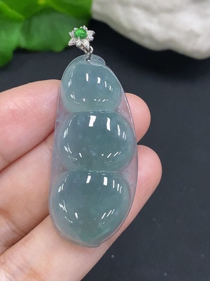 F35126687 Jadeite Buddha Bean Pendant with 18K Gold Clasp, Total Weight Approx. 9.6g (Non-Diamond)