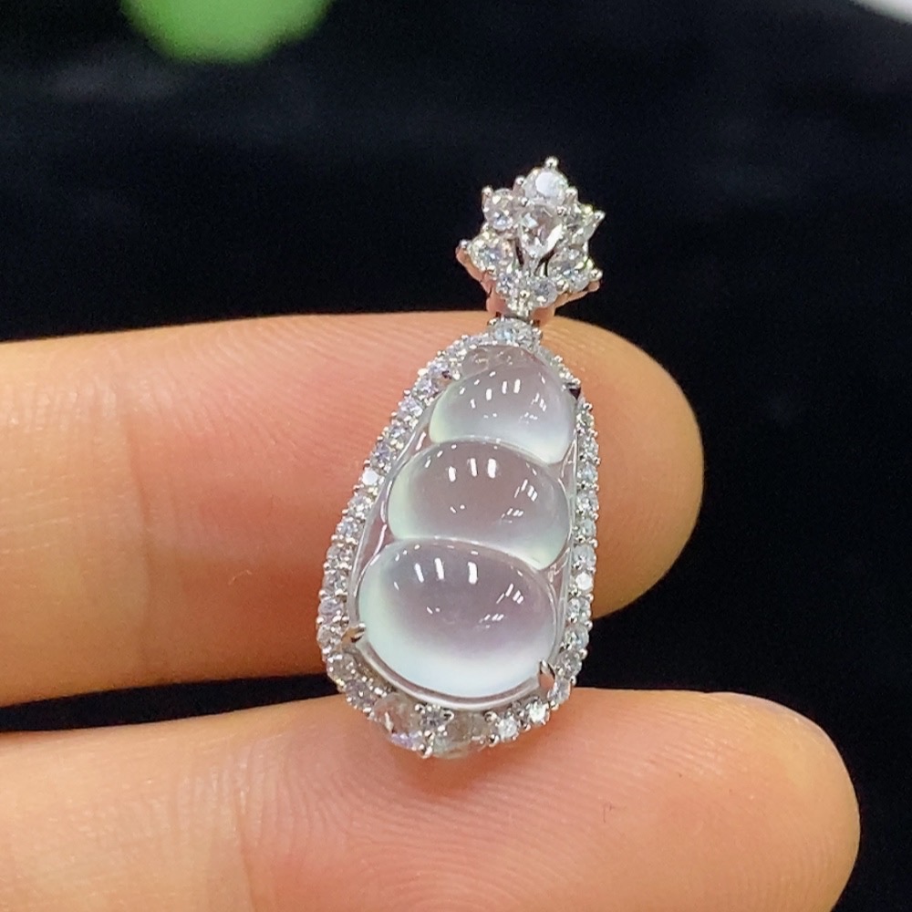 F34974227 Jadeite Auspicious Bean Pendant Set in 18k Gold with Diamond Accents, Total Weight Approximately 2.3g