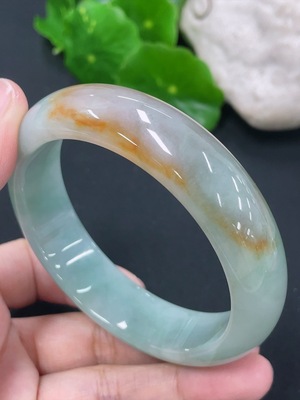 F46551868 翡翠正圈手镯 圈口56.8mm 货品总约重67.7g