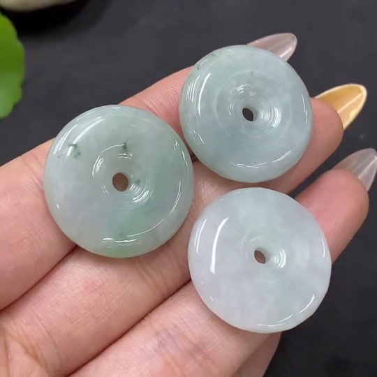 F29416322 Emerald Pendants Wholesale Lot