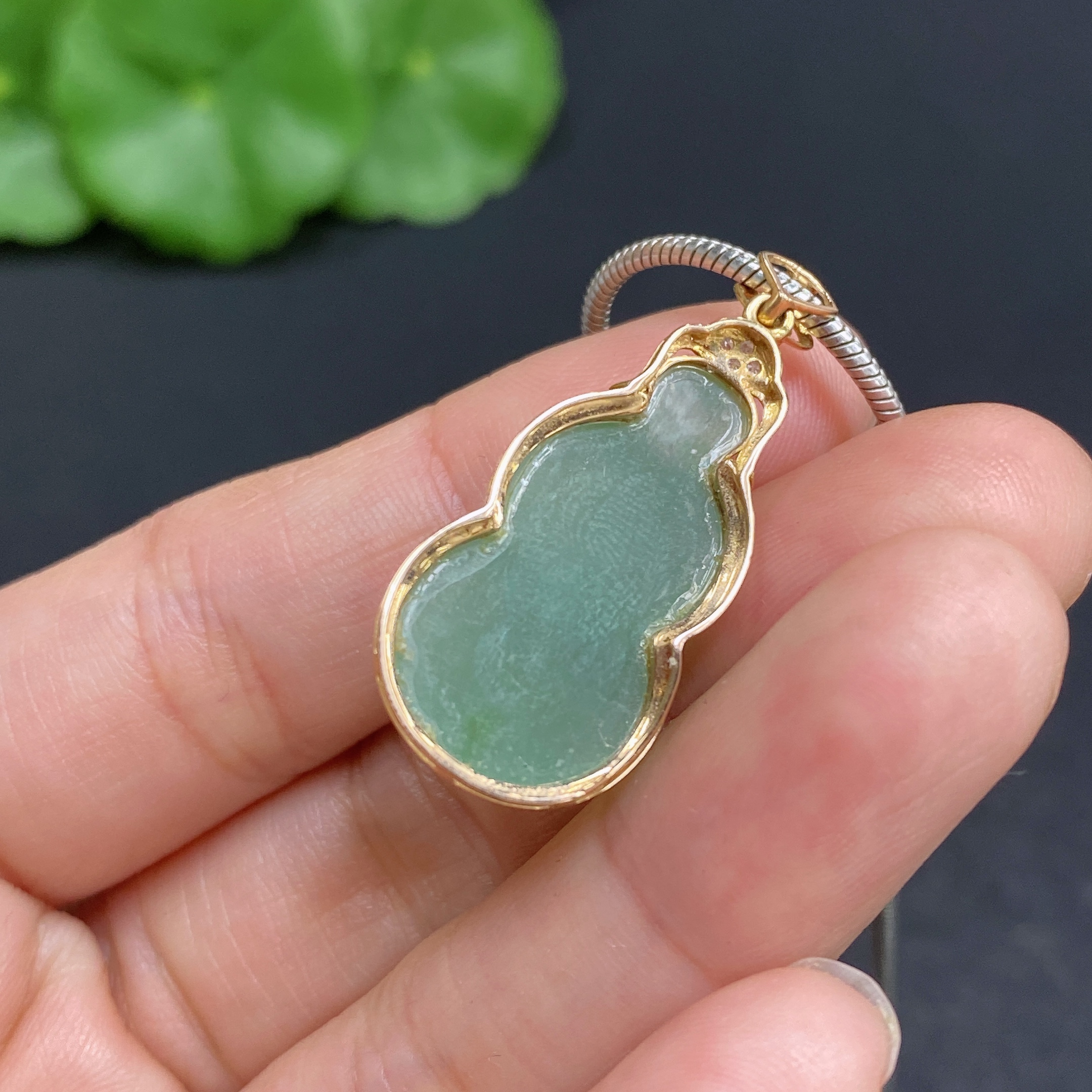 H32812809 Hetian Jade Inlaid Gourd with 18K Gold and Non-Gold Chain (Total Weight Approx. 11.3g, Chain Non-Removable)