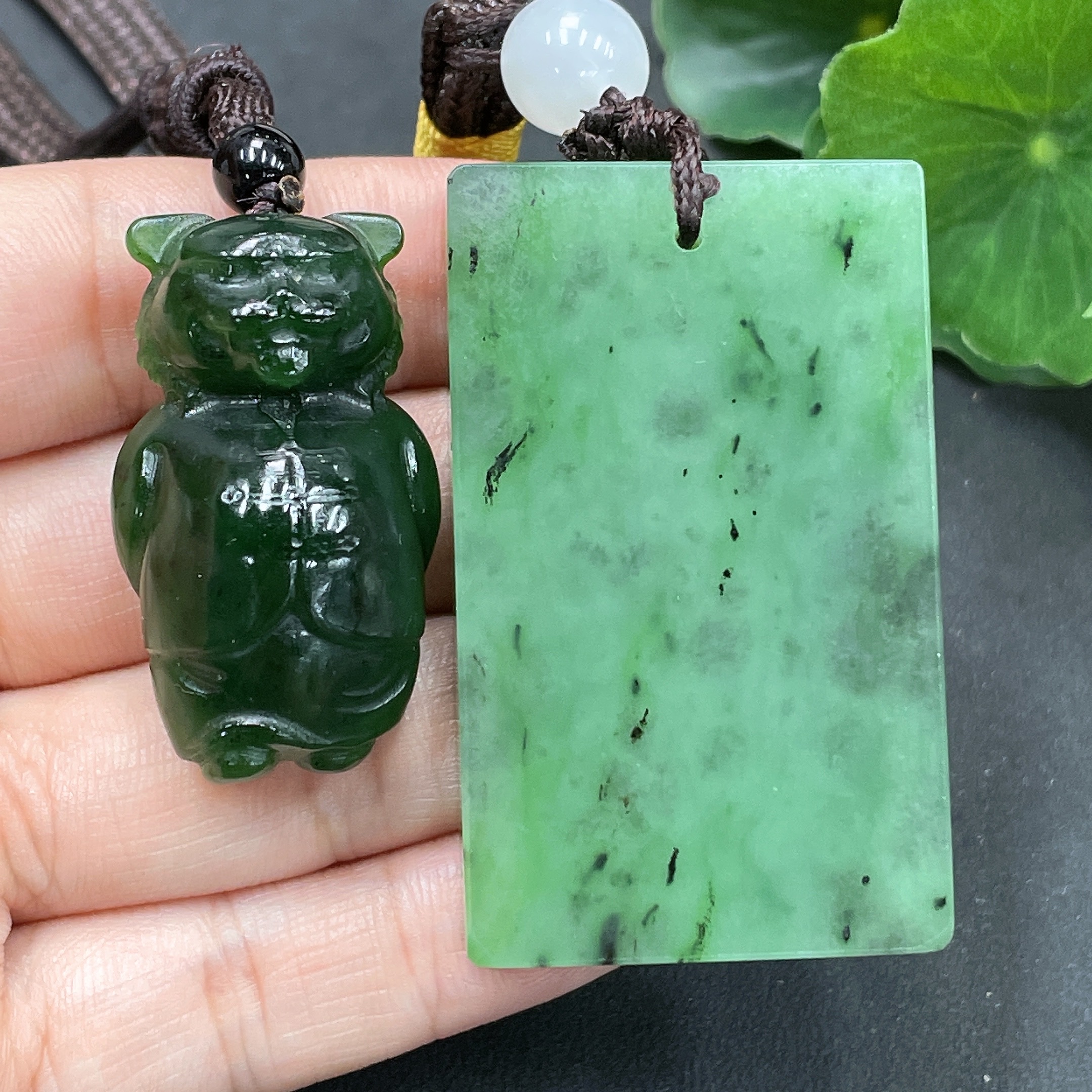 H17879450 Hetian Jade Pendant - Plain Pendant with Tiger, Total Weight Approx. 67.4g (incl. Cord)