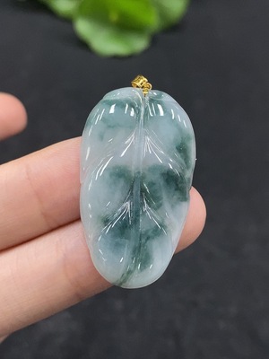F34029629 Jadeite Leaf Pendant 18K Gold Total Weight Approximately 4.59g