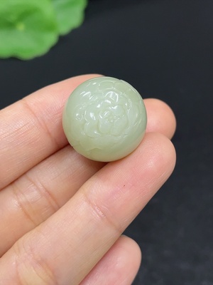 H46531749 和田玉雕花珠    货品总重约8.9g