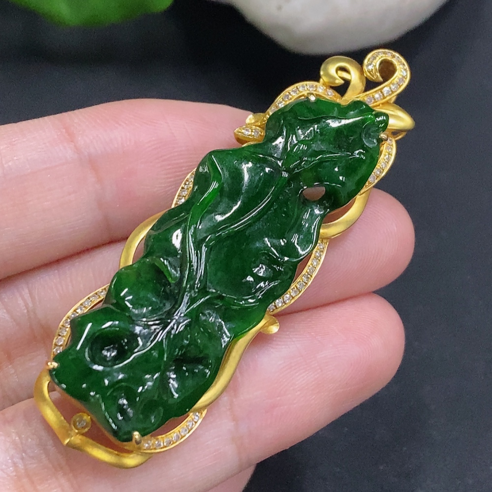 F34023331 Jadeite Inlaid Pendant 18K Gold Total Weight Approx.8.9g With Diamond Inlay Containing Other Mineral Components